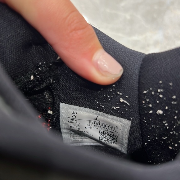 Indoor JT Basketball Shoes - Size 7Y - Picture 6 of 8